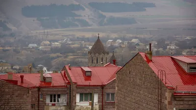 Старые дома и современный строить весной в Ереване, Армении Стоковое Фото -  изображение насчитывающей старо, культура: 112692762