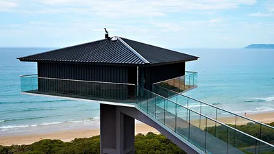 Этот «зависший в воздухе» дом в Австралии предлагает роскошные жилые  перспективы | PEROU