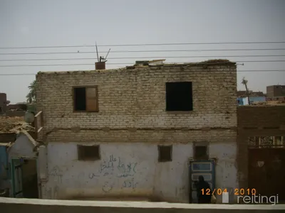 Почему 90% домов в Египте без крыш, они их не достраивают, смотрится, как в  игре SIMS (а из стен торчит арматура)? | Пикабу