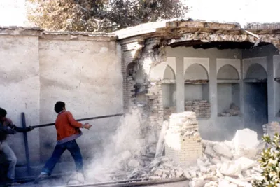 Год огня и крови: в Иране сожгли дом-музей аятоллы Хомейни