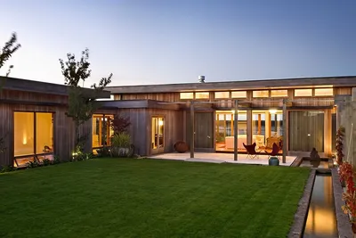 Типичный дом в Новой Зеландии пригородный с накошенной лужайкой спереди  Редакционное Фотография - изображение насчитывающей фронт, самомоднейше:  201741867