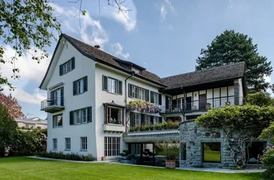Типичный швейцарский дом рамки тимберса в Bremgarten, Швейцарии Стоковое  Фото - изображение насчитывающей экстерьер, пейзаж: 82229588