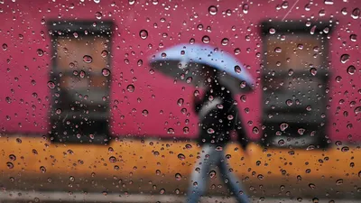 Бесплатные Дождь на улице стоковые фотографии | FreeImages
