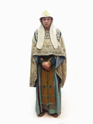 Коллекцию исторических древнерусских костюмов МГОУ представили в Российской  академии художеств | 360°