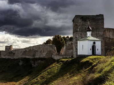 Древняя Русь без тоски: Изборск 🧭 цена экскурсии 1300 руб., 82 отзыва,  расписание экскурсий в Пскове