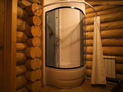 Душевая кабина деревянная для дачи в Московской области.