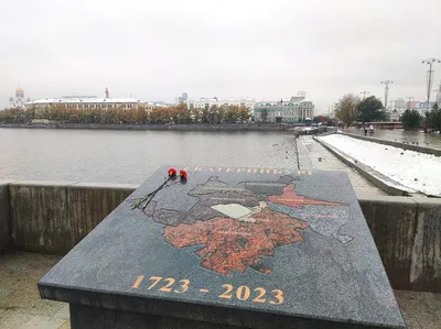 Заказать гравировку Гвоздики №2 на могильном памятнике в Москве и Москве