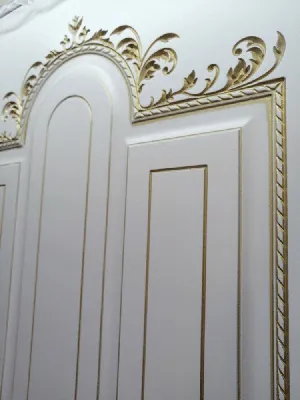межкомнатные двери Александрия 2 глухая Эмаль слоновая кость с патиной  золото купить в Москве | luxdver.com