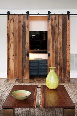 Раздвижная амбарная дверь в стиле лофт: Фото в интерьере