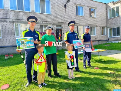 Фотоотчет «Флешмоб по правилам дорожного движения» (3 фото). Воспитателям  детских садов, школьным учителям и педагогам - Маам.ру