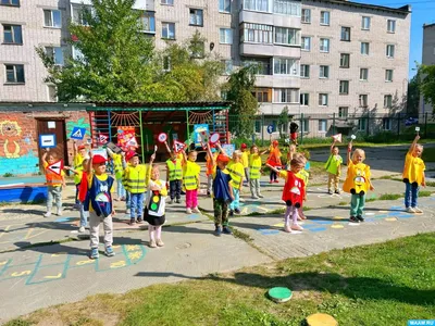 Фотоотчет «Флешмоб по правилам дорожного движения» (3 фото). Воспитателям  детских садов, школьным учителям и педагогам - Маам.ру