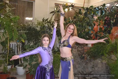 Танец живота Belly dance - «Даёт равномерную и безопасную нагрузку,  укрепляет мышцы таза, улучшает осанку, поднимает настроение. Три простых  движения сделают вас королевой любой вечеринки 45+. Есть видео. » | отзывы