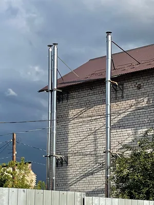 Дымоход или вентиляционная труба в частном доме из декоративного кирпича на  крыше | Премиум Фото