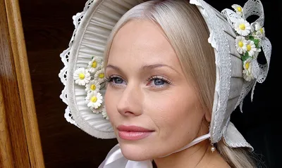 Как сейчас выглядит звезда сериала «Бедная Настя» и первая красавица 2000-х Елена  Корикова - Рамблер/кино