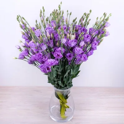 Букет из эустомы в вазе - заказать доставку цветов в Москве от Leto Flowers