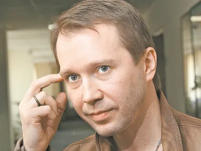 Евгений Миронов поддержал благотворительную выставку в Екатеринбурге. Фото