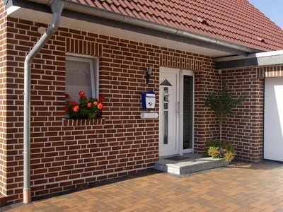 Фасад дома с зонированием сайдингом Cedral + штукатурка и кирпич | ЛАТИТУДО