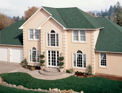 Цвет фасада дома с зеленой крышей - 58 фото