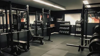 тренажерный зал для дома черный со штангами, картинка мотивация спортзал,  спортзал, фитнес фон картинки и Фото для бесплатной загрузки