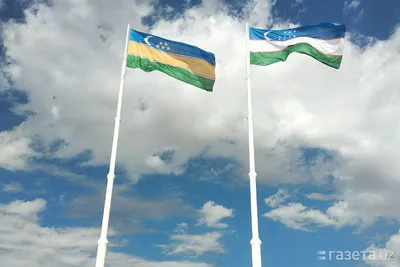 Фото: в Хорезме к приезду президента повесили огромный флаг Узбекистана