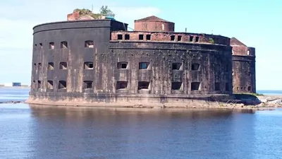 Abandoned Fort Alexander I (Plague Fort) near St.Petersburg :  r/AbandonedPorn