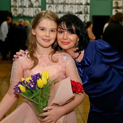 Как живут наследники Александра Абдулова: вдова отказалась от нового  замужества, а 13-летняя дочь может стать актрисой - KP.RU