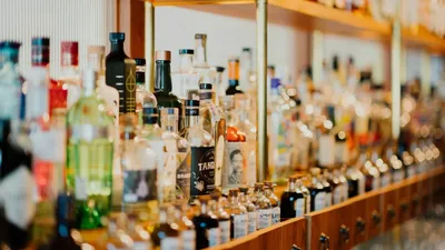 Жители дома могут запретить продажу алкоголя в кафе на первом этаже |  29.06.2023 | Курск - БезФормата
