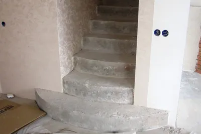 Облицовка лестницы в частном доме ковролином своими руками