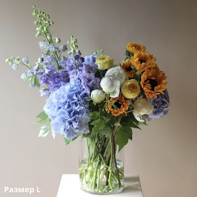 Букет из сезонных цветов в вазе Летний - заказать доставку цветов в Москве  от Leto Flowers