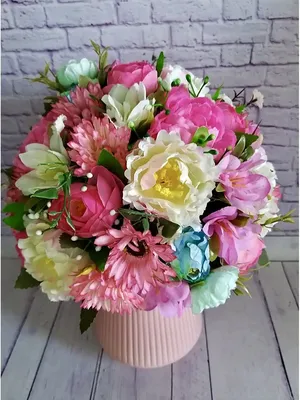 Букет из сезонных цветов в вазе Белый - заказать доставку цветов в Москве  от Leto Flowers