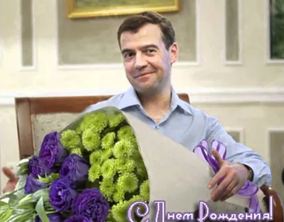 Медведев сделал селфи в спортзале в честь 1,5 миллиона подписчиков ::  Новости :: ТВ Центр