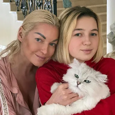 Торт с пуантами и миллион роз: дочь Анастасии Волочковой отпраздновала  12-летие