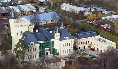 Что сегодня творится в замке Пугачевой в Грязи: уникальные кадры изнутри  двора