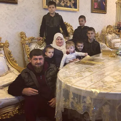 Жёнам Кадырова приписали недвижимость на 800 млн рублей