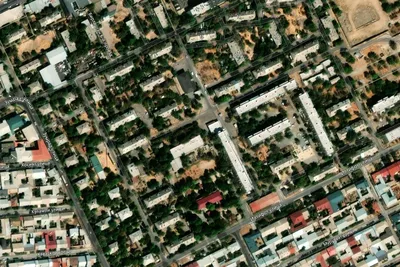 Черные от копоти дома и уничтоженный ТРЦ: фото Мариуполя со спутника и  видео из дрона | Украинская правда