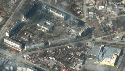 Черные от копоти дома и уничтоженный ТРЦ: фото Мариуполя со спутника и  видео из дрона | Украинская правда
