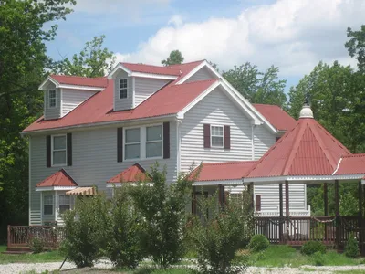 Фасад дома с красной крышей - 65 фото