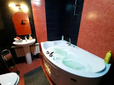 Как выбрать джакузи для дома: что нужно знать о гидромассажной ванне в  квартире | Houzz Россия