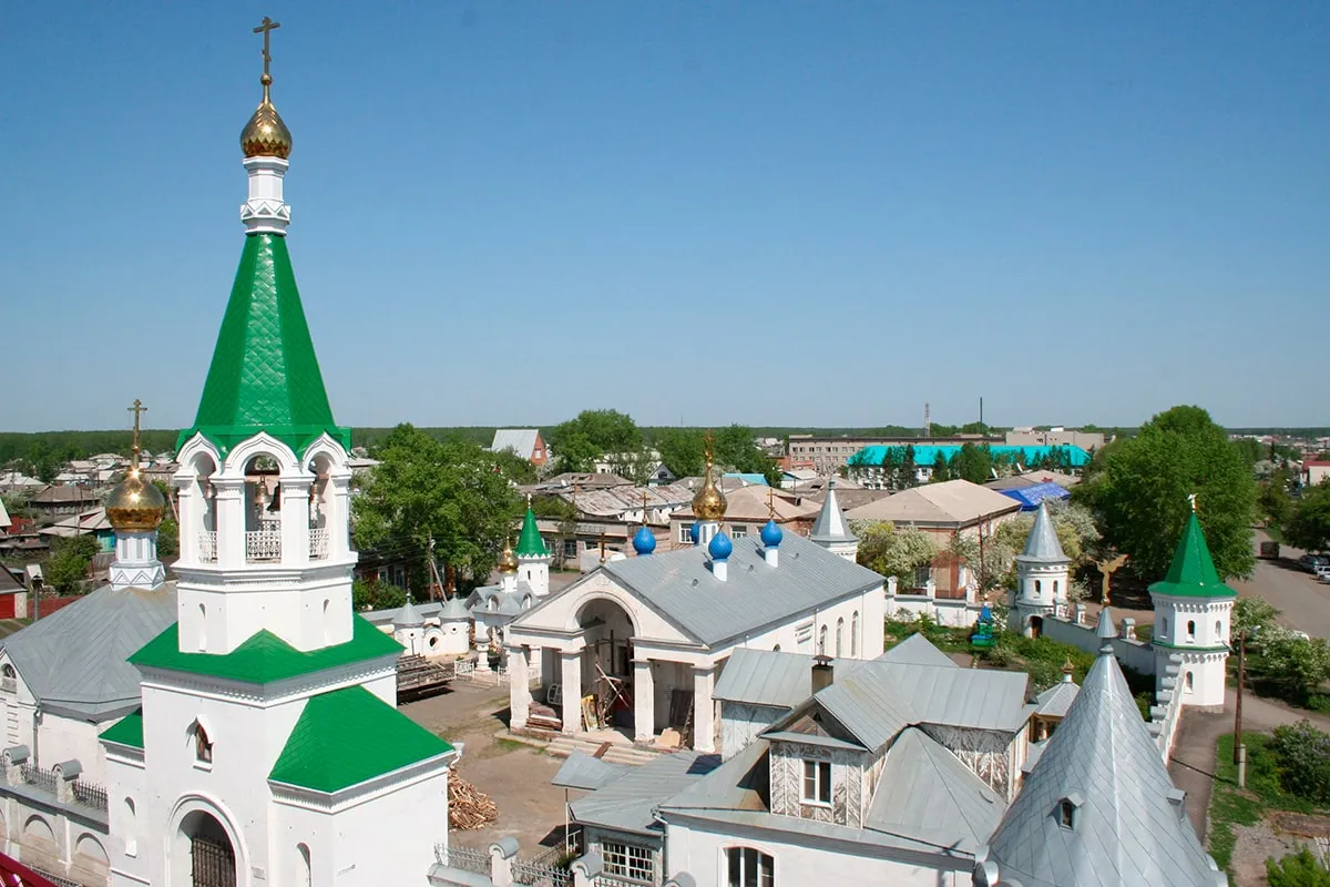 Венгерова барахолка. Спасский храм Венгерово. Церковь село Венгерово.