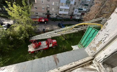 Четырёхэтажка в Конаеве чуть не взлетела на воздух: из горящего дома  вынесли 20 газовых баллонов