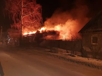 В Шарлыке полицейские спасли женщину с детьми из горящего дома - Газета  \"Оренбуржье\"