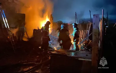 Мужчина обжёг ноги, пытаясь спастись из горящего дома в Чите | Lenta75 |  Дзен