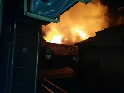 Соседи спасли из горящего дома спящую хозяйку на Ставрополье | Своё ТВ