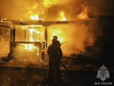Дым до небес поднялся от горящего дома в Карелии - МК Карелия