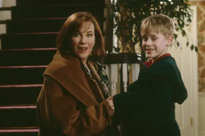 Как сегодня выглядит мама Кевина из фильма «Один дома» за 30 лет