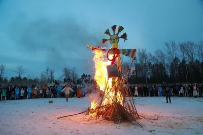 Чучело из сена для сжигания для встречи и проводов масленицы