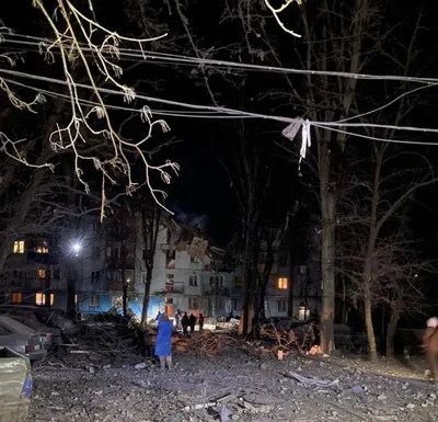 Мощный ночной взрыв в доме в Шахтах вынес окна и включил сигнализации машин  » Новости города Шахты