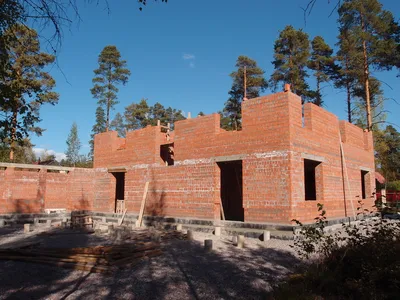 Строительство домов из кирпича: как осуществить мечту без лишних затрат