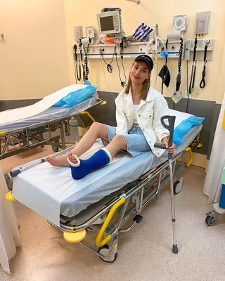 Бывшая участница проекта «ДОМ-2» сломала ногу в Анапе