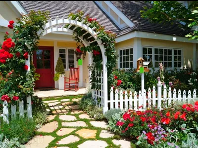 Палисадник перед домом: красивые варианты оформления и оригинальные идеи  для украшения участка и сада